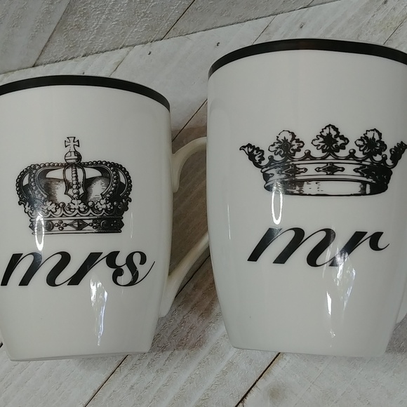 Mr and Mrs Crown Mugs Set of 2 - Picture 4 of 4